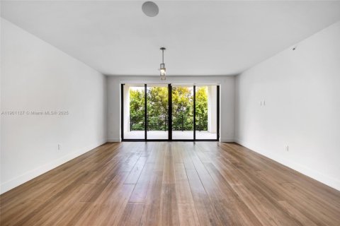 Villa ou maison à louer à Miami, Floride: 2 chambres, 147.99 m2 № 1952259 - photo 16