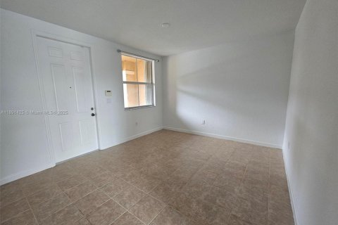 Touwnhouse à louer à Homestead, Floride: 3 chambres, 135.27 m2 № 1946190 - photo 4