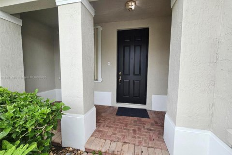 Touwnhouse à louer à Homestead, Floride: 3 chambres, 135.27 m2 № 1946190 - photo 2