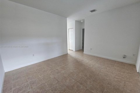 Touwnhouse à louer à Homestead, Floride: 3 chambres, 135.27 m2 № 1946190 - photo 3