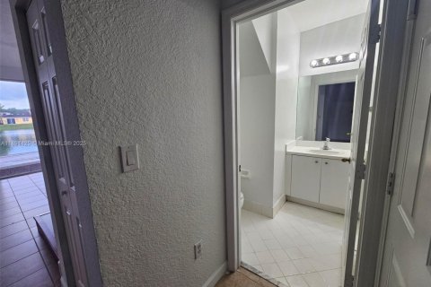 Touwnhouse à louer à Homestead, Floride: 3 chambres, 135.27 m2 № 1946190 - photo 5