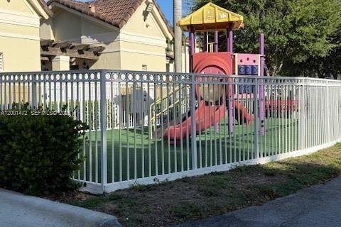 Townhouse in Miami, Florida 3 bedrooms, 145.48 sq.m. № 2067802 - photo 6