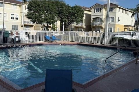 Townhouse in Miami, Florida 3 bedrooms, 145.48 sq.m. № 2067802 - photo 4