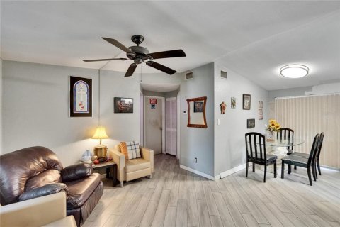 Villa ou maison à vendre à Largo, Floride: 2 chambres, 99.87 m2 № 1786013 - photo 11