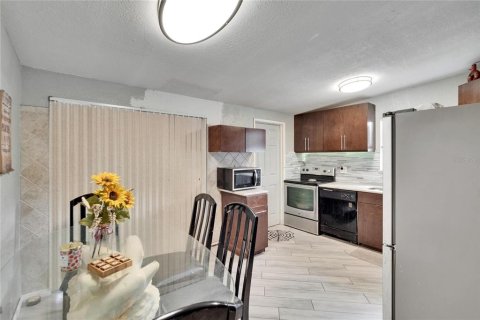 Villa ou maison à vendre à Largo, Floride: 2 chambres, 99.87 m2 № 1786013 - photo 18