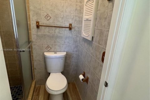 Villa ou maison à louer à Coral Springs, Floride: 4 chambres, 174.01 m2 № 1986454 - photo 16