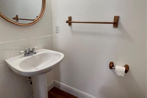 Villa ou maison à louer à Coral Springs, Floride: 4 chambres, 174.01 m2 № 1986454 - photo 7