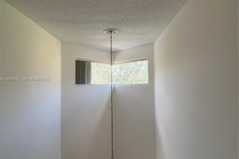 Villa ou maison à louer à Coral Springs, Floride: 4 chambres, 174.01 m2 № 1986454 - photo 14