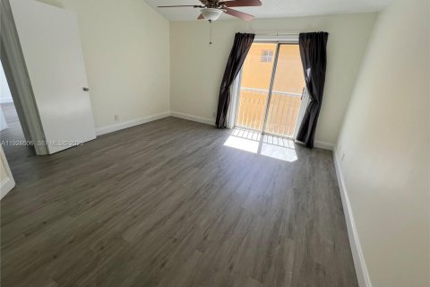 Villa ou maison à louer à Coral Springs, Floride: 4 chambres, 174.01 m2 № 1986454 - photo 2