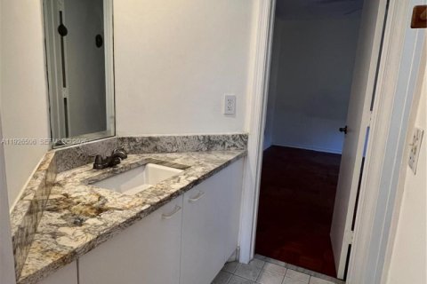 Villa ou maison à louer à Coral Springs, Floride: 4 chambres, 174.01 m2 № 1986454 - photo 8