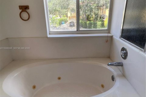 Villa ou maison à louer à Coral Springs, Floride: 4 chambres, 174.01 m2 № 1986454 - photo 9