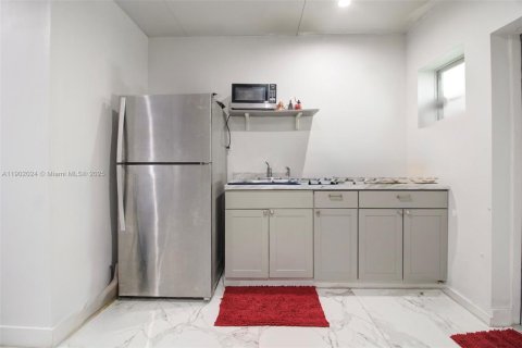 Casa en venta en Miami, Florida, 4 dormitorios, 139.91 m2 № 1953519 - foto 28