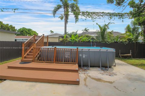 Casa en venta en Miami, Florida, 4 dormitorios, 139.91 m2 № 1953519 - foto 12