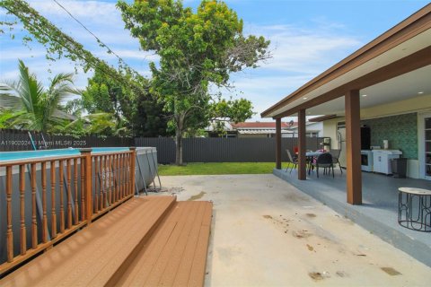 Casa en venta en Miami, Florida, 4 dormitorios, 139.91 m2 № 1953519 - foto 14