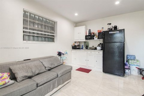 Casa en venta en Miami, Florida, 4 dormitorios, 139.91 m2 № 1953519 - foto 21