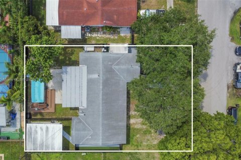 Casa en venta en Miami, Florida, 4 dormitorios, 139.91 m2 № 1953519 - foto 30