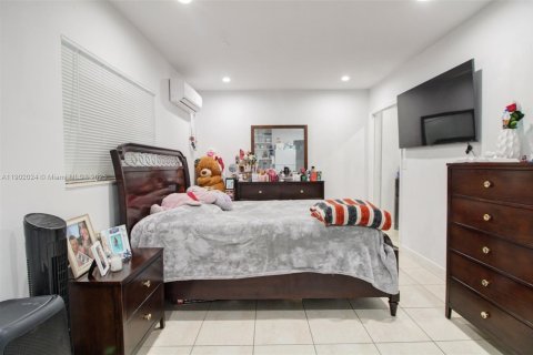 Casa en venta en Miami, Florida, 4 dormitorios, 139.91 m2 № 1953519 - foto 16