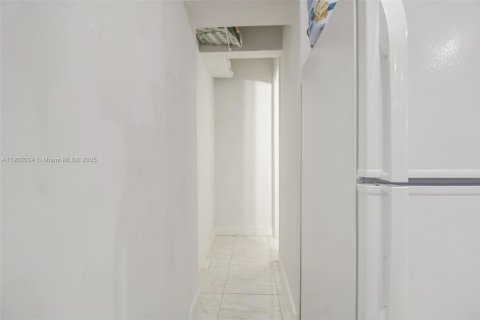 Casa en venta en Miami, Florida, 4 dormitorios, 139.91 m2 № 1953519 - foto 18