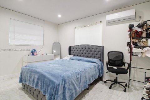 Casa en venta en Miami, Florida, 4 dormitorios, 139.91 m2 № 1953519 - foto 25