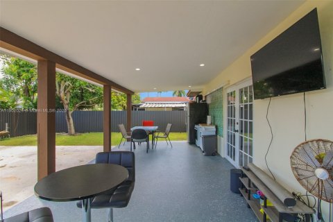 Casa en venta en Miami, Florida, 4 dormitorios, 139.91 m2 № 1953519 - foto 11