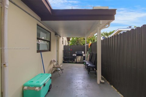 Casa en venta en Miami, Florida, 4 dormitorios, 139.91 m2 № 1953519 - foto 15