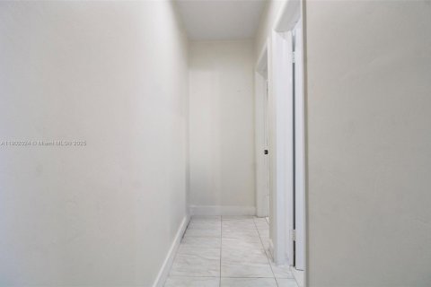 Casa en venta en Miami, Florida, 4 dormitorios, 139.91 m2 № 1953519 - foto 23