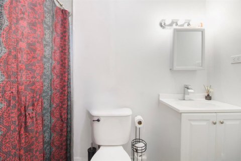 Casa en venta en Miami, Florida, 4 dormitorios, 139.91 m2 № 1953519 - foto 29