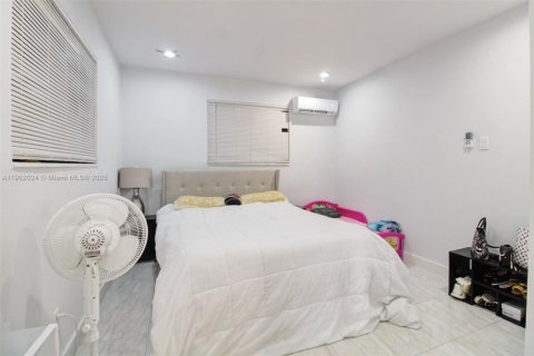 Casa en venta en Miami, Florida, 4 dormitorios, 139.91 m2 № 1953519 - foto 8