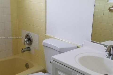 Снять в аренду кондоминиум в Норт-Майами-Бич, Флорида 2 спальни, 65.03м2, № 1950906 - фото 19