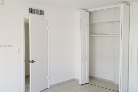 Снять в аренду кондоминиум в Норт-Майами-Бич, Флорида 2 спальни, 65.03м2, № 1950906 - фото 16