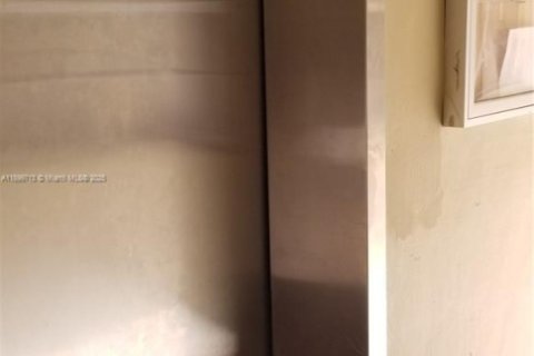 Снять в аренду кондоминиум в Норт-Майами-Бич, Флорида 2 спальни, 65.03м2, № 1950906 - фото 21