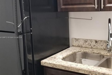Снять в аренду кондоминиум в Норт-Майами-Бич, Флорида 2 спальни, 65.03м2, № 1950906 - фото 8