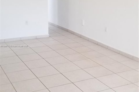 Снять в аренду кондоминиум в Норт-Майами-Бич, Флорида 2 спальни, 65.03м2, № 1950906 - фото 5