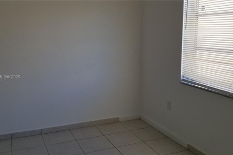 Снять в аренду кондоминиум в Норт-Майами-Бич, Флорида 2 спальни, 65.03м2, № 1950906 - фото 17