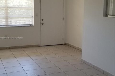 Снять в аренду кондоминиум в Норт-Майами-Бич, Флорида 2 спальни, 65.03м2, № 1950906 - фото 4