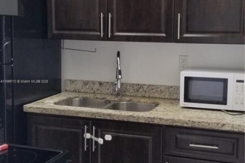 Снять в аренду кондоминиум в Норт-Майами-Бич, Флорида 2 спальни, 65.03м2, № 1950906 - фото 10