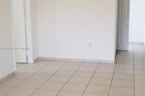 Снять в аренду кондоминиум в Норт-Майами-Бич, Флорида 2 спальни, 65.03м2, № 1950906 - фото 3