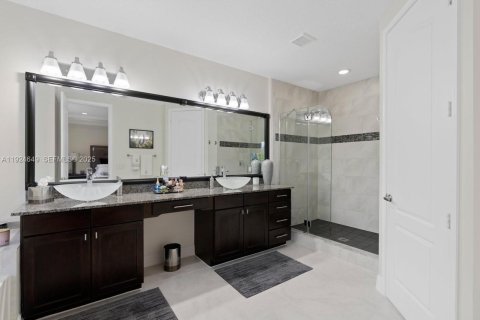 Купить виллу или дом в Уэст-Палм-Бич, Флорида 4 комнаты, 211.63м2, № 1982971 - фото 24