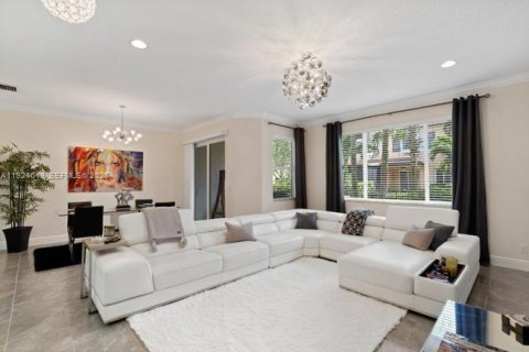 Купить виллу или дом в Уэст-Палм-Бич, Флорида 4 комнаты, 211.63м2, № 1982971 - фото 9