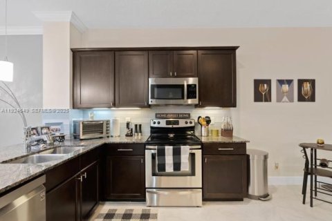 Купить виллу или дом в Уэст-Палм-Бич, Флорида 4 комнаты, 211.63м2, № 1982971 - фото 5