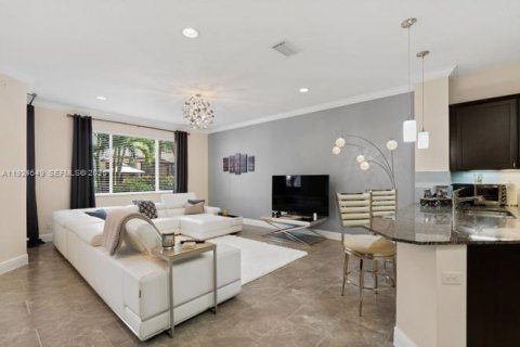 Купить виллу или дом в Уэст-Палм-Бич, Флорида 4 комнаты, 211.63м2, № 1982971 - фото 8