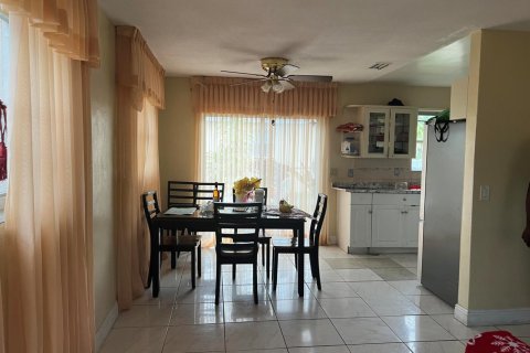 House in Delray Beach, Florida 3 bedrooms, 98.1 sq.m. № 2390221 - photo 4