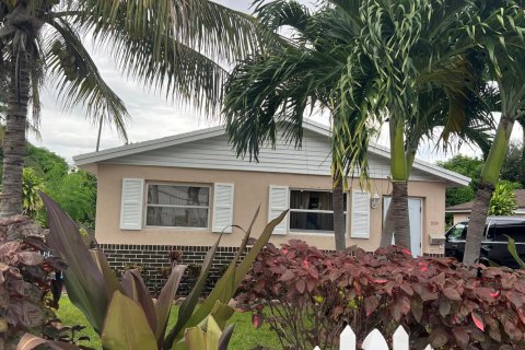 House in Delray Beach, Florida 3 bedrooms, 98.1 sq.m. № 2390221
