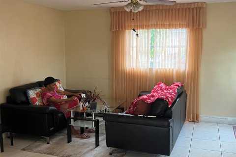 House in Delray Beach, Florida 3 bedrooms, 98.1 sq.m. № 2390221 - photo 8