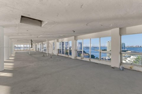 Condominio en venta en North Bay Village, Florida, 1 dormitorio, 733.09 m2 № 2090660 - foto 7