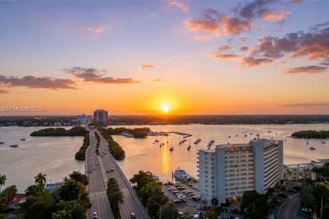 Condominio en venta en North Bay Village, Florida, 1 dormitorio, 733.09 m2 № 2090660 - foto 19