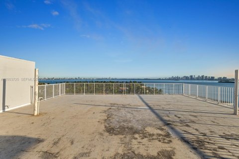 Condominio en venta en North Bay Village, Florida, 1 dormitorio, 733.09 m2 № 2090660 - foto 11