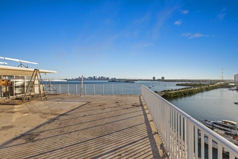 Condominio en venta en North Bay Village, Florida, 1 dormitorio, 733.09 m2 № 2090660 - foto 13