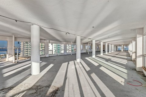 Condominio en venta en North Bay Village, Florida, 1 dormitorio, 733.09 m2 № 2090660 - foto 5