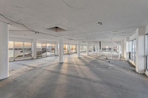 Condominio en venta en North Bay Village, Florida, 1 dormitorio, 733.09 m2 № 2090660 - foto 6